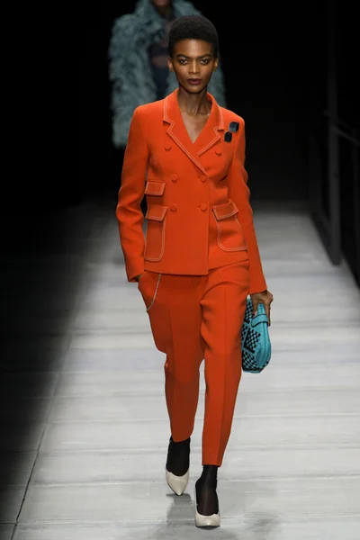 Look 28